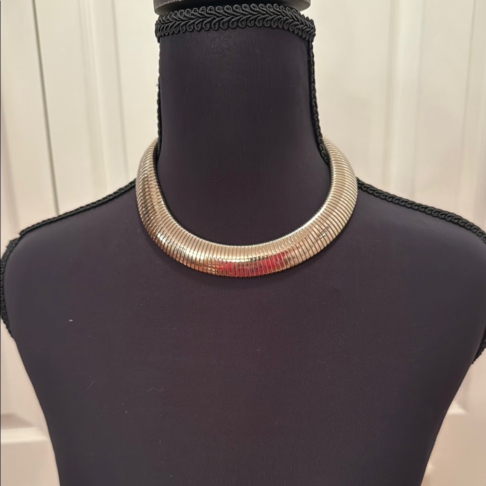 Elegant Silver tone Choker Necklace with Minimalist Design